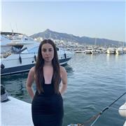 Soy una estudiante que acaba de terminar bachillerato con muy buena nota y que esta dispuesta a enseñar matemáticas a niños.